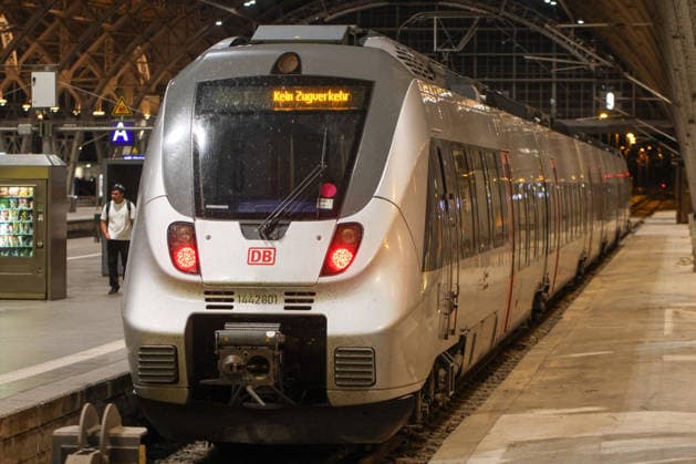 Deutschland, Bundesweite Zugfunk-Störung legt Bahnverkehr in der Nacht zum 24. Juni lahm
