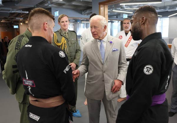 Royals, König Charles III besucht Roger Gracie Jiu Jitsu Academy für Charity REORG in London