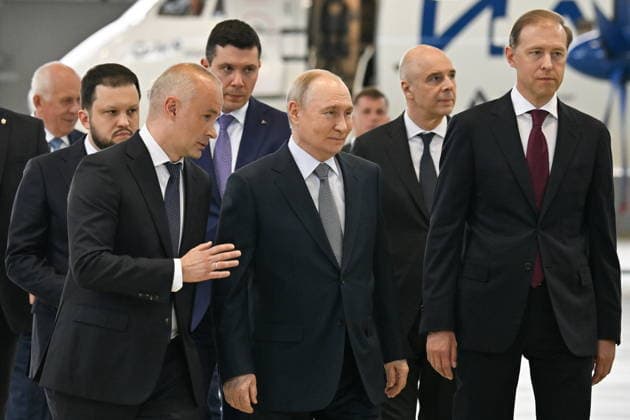 Russland, Wladimir Putin besucht Gromov-Flugforschungsinstitut in Schukowski
