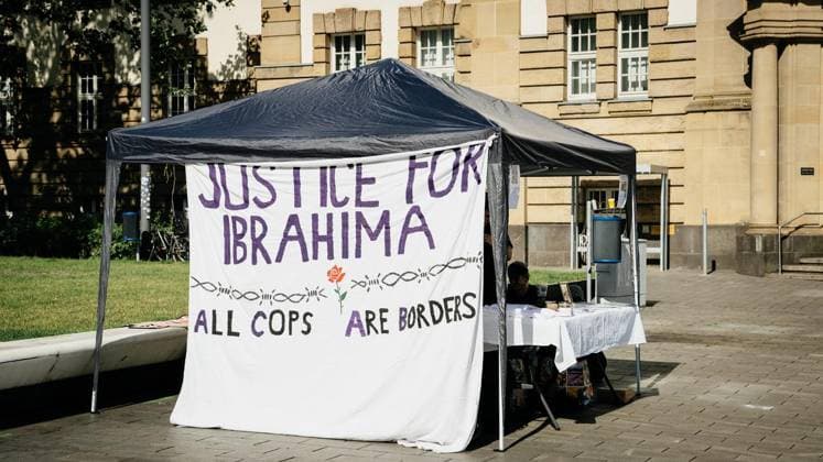 NRW, Prozessauftakt gegen Polizisten nach Tod von Geflüchtetem Ibrahima Barry in Duisburg