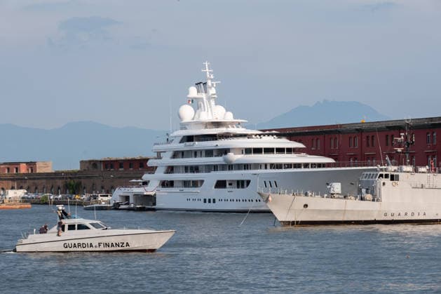 Italien, Superyacht Boardwalk von U-Botschafter Tilman Fertitta im Hafen von Neapel