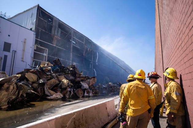 USA, Großbrand in Kühlhaus in Los Angeles