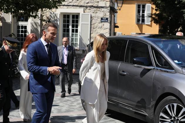 Frankreich, Französisch-italienischer Gipfel Emmanuel Macron empfängt Giorgia Meloni in Antibes