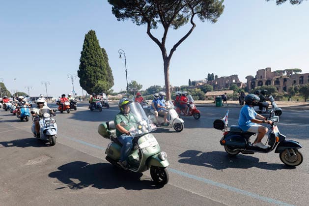 Italien, Vespa-Treffen in Rom