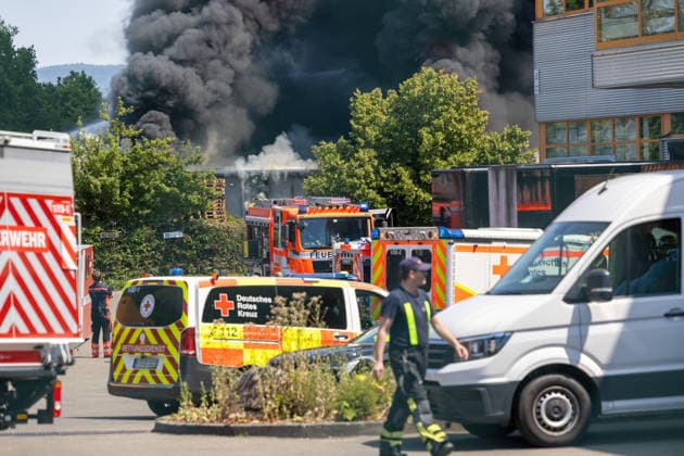 Baden-Württemberg, Brand in Industriegebiet in Reutlingen