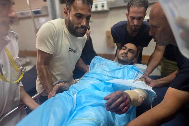 Nahostkonflikt, Gaza, Tote und Verletzte werden in den Nasser Medical Complex in Khan Younis gebracht
