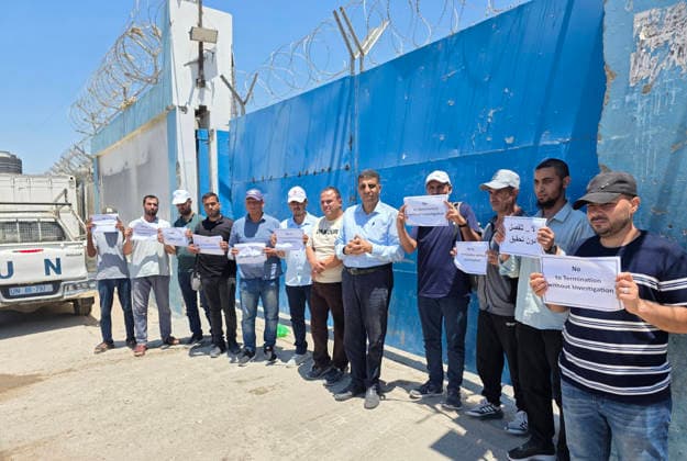Nahostkonflikt, Gaza, UNRWA-Mitarbeiter protestieren gegen Entlassungen in Khan Yunis