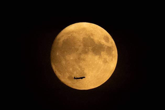 Hessen, Vollmond über Frankfurt am Main