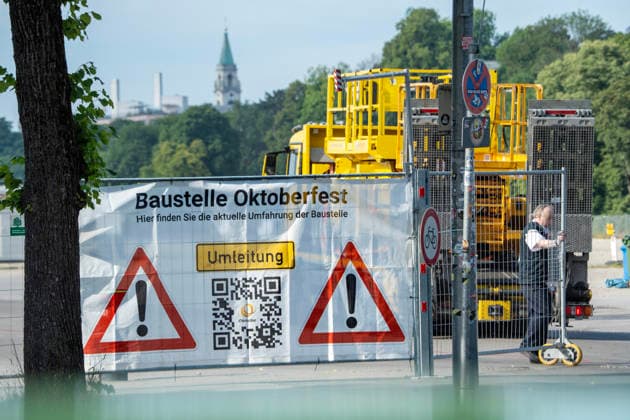 Oktoberfest in München, Beginn der Aufbauarbeiten