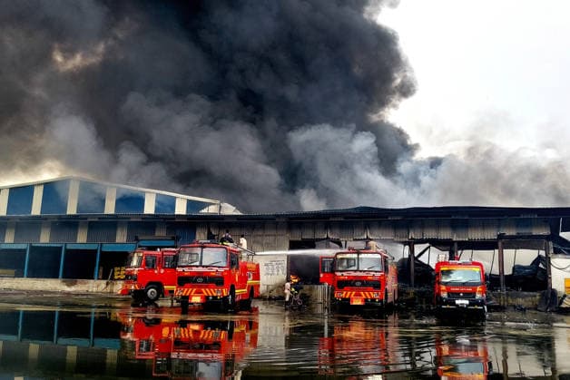 Indien, Brand in Fabrik in Patna