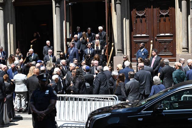 Celebrity, Trauerfeier für Clive Davis in New York
