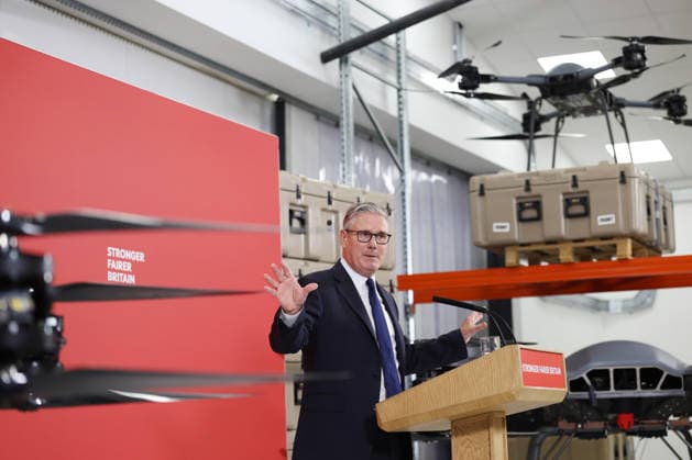 Großbritannien, Keir Starmer besucht Rüstungsfirma Malloy Aeronautics in Maidenhead