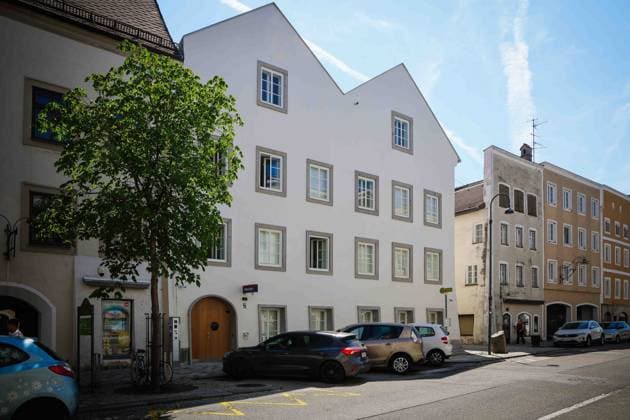 Geburtshaus von Adolf Hitler in Braunau ist jetzt eine Polizeistation, Archivbilder