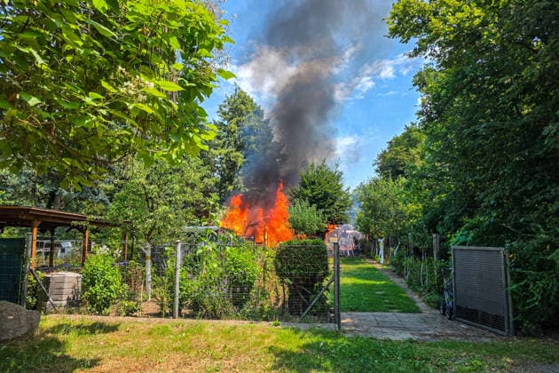 Hessen, Brand in Gartenhütte in Langen