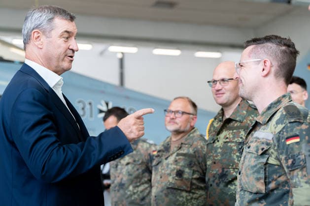 Bayern, Markus Söder besucht Fliegerhorst Kaufbeuren