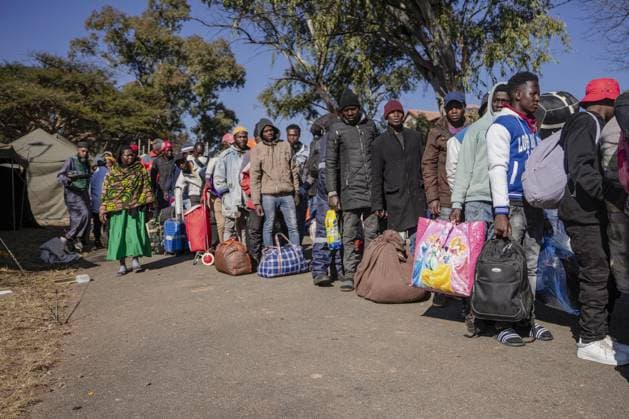 Südafrika, Undokumentierte Migranten aus Malawi suchen Rückführung nach Angriffen in Johannesburg