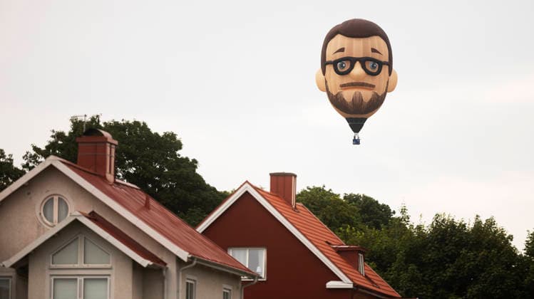 Schweden, Heissluftballon der Schwedendemokraten mit Jimmie Akesson über Halmstad