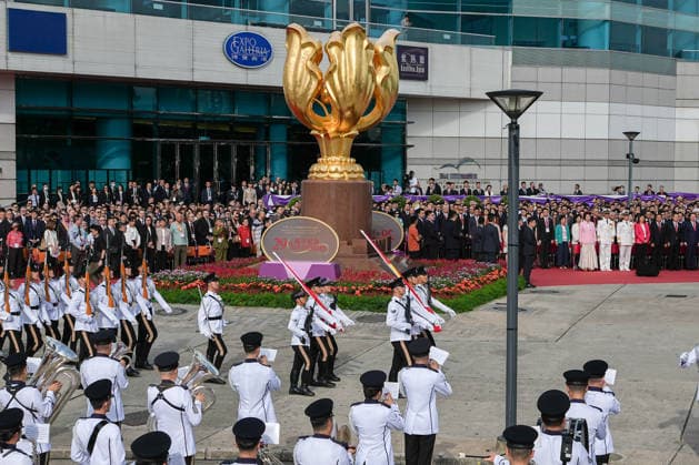 Hongkong, Ehrenformation und Garde bei Flaggenzeremonie zum 29. HKSAR-Jahrestag