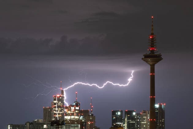 Hessen, Gewitter über der Skyline von Frankfurt