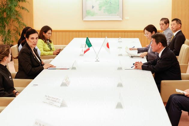 Japan, Kenia Lopez zu Besuch im Außenministerium in Tokyo