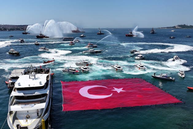 Türkei, Istanbul, 100 Jahre Tag der Seefahrt und Kabotage mit Feierlichkeiten