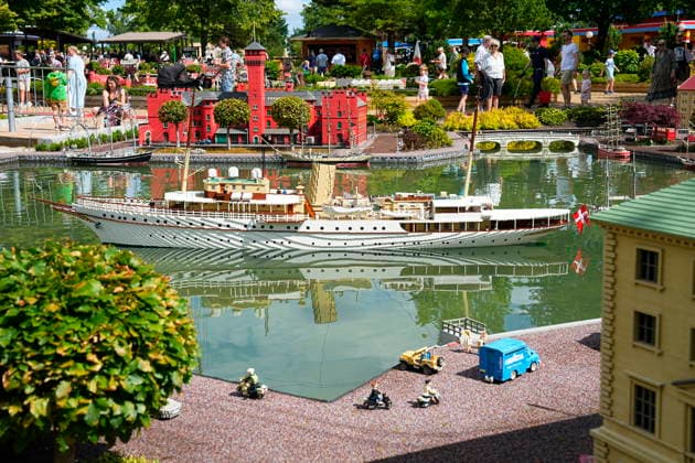Daenemark, Billund, Legoland zeigt Lego-Modell der Königsyacht Dannebrog