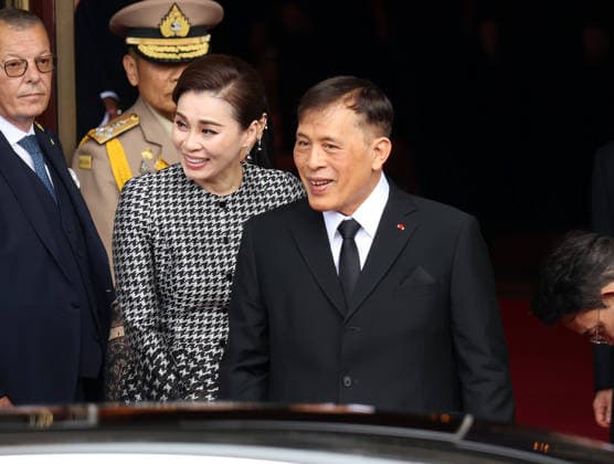 Adel, Thailands Königspaar zu Besuch in Paris
