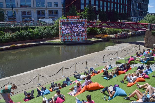 Großbritannien, Wimbledon-Übertragung auf Großbildschirm am Granary Square in London