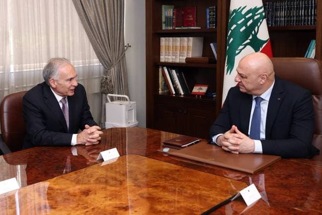 Libanon, Joseph Khalil Aoun trifft Jean Arnault in Beirut
