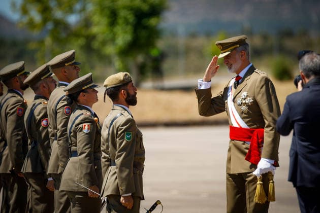 Royals, König Felipe von Spanien verabschiedet 51. Jahrgang des Unteroffizierscorps in Talarn