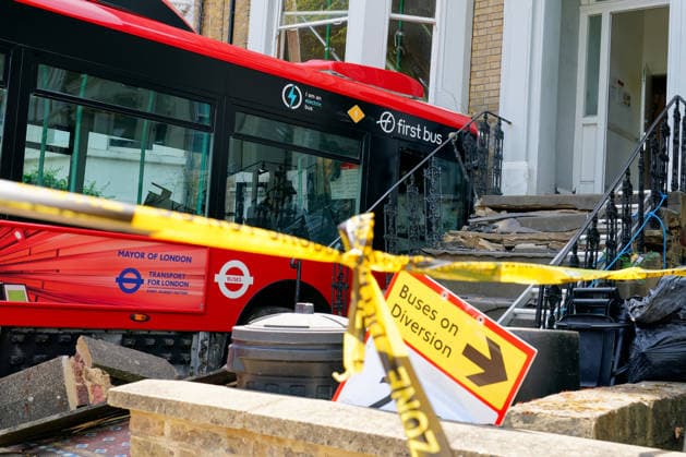 Großbritannien, Schwerer Busunfall in London