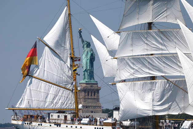 250. Unabhängigkeitstag der USA, Sail4th 250 Schiffsparade und Flugshow in New York