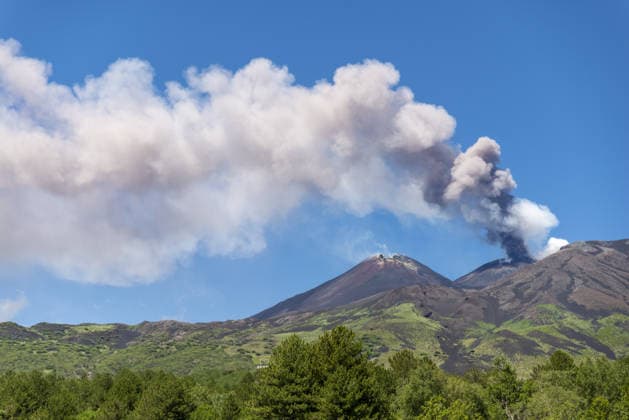 Italien, Vulkan Ätna auf Sizilien ausgebrochen