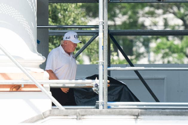 USA, Donald Trump bei Rückkehr ins Weiße Haus in Washington zurück