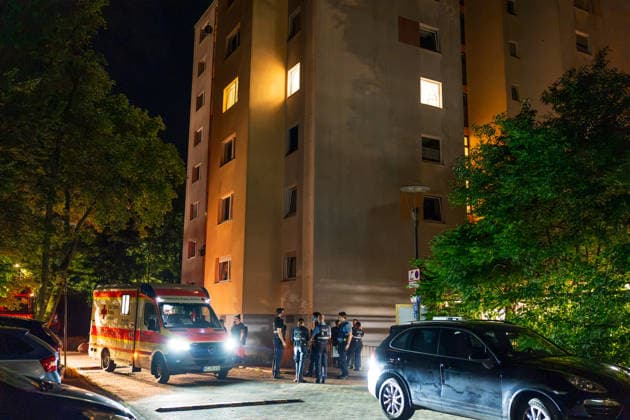 Rheinland-Pfalz, Mann stürzt bei Streit aus dem dritten Stock eines Wohnhauses in Mainz