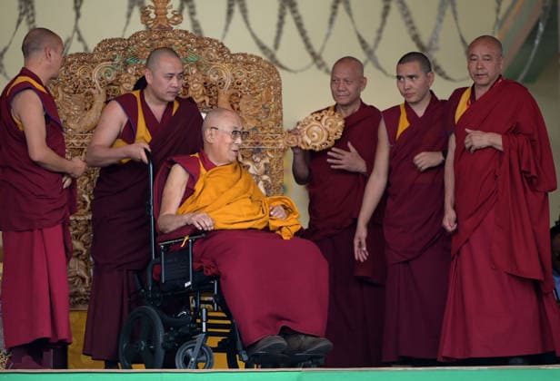 Indien, Dalai Lama während einer Veranstaltung im Rahmen der Feierlichkeiten zu seinem 91. Geburtstag in Choglamsar bei Leh