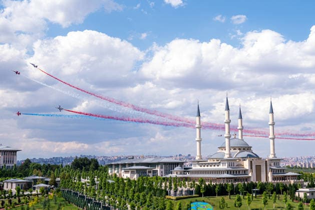 Nato-Gipfel in Ankara, Kunstflugstaffel Turkish Stars im Einsatz