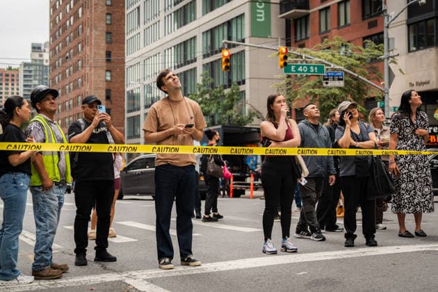 USA, Bürgermeister Zohran Mamdani informiert über Evakuierungen in Midtown New York
