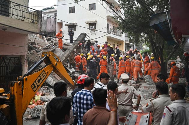 Indien, Rettungseinsatz nach Gebäude-Einsturz in Neu-Delhi