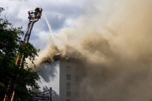 Hessen, Dachstuhlbrand in Frankfurt-Schwanheim