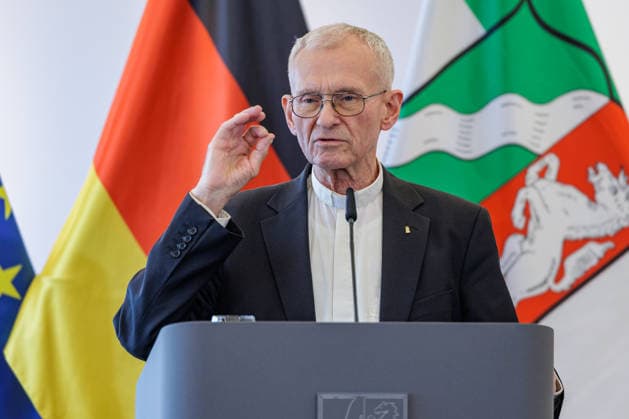 NRW, Pfarrer Franz Meurer in Düsseldorf geehrt