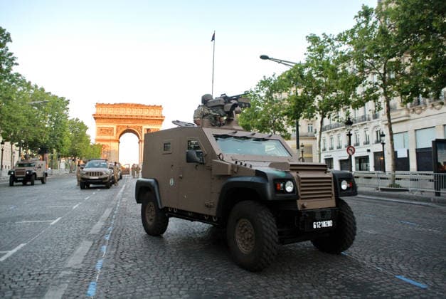 Frankreich, Proben für Militärparade zum Nationalfeiertag in Paris