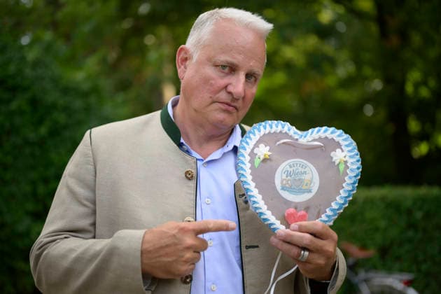 Bayern, Präsentation des Festkrugs der Münchner Wiesn Wirte zum Oktoberfest