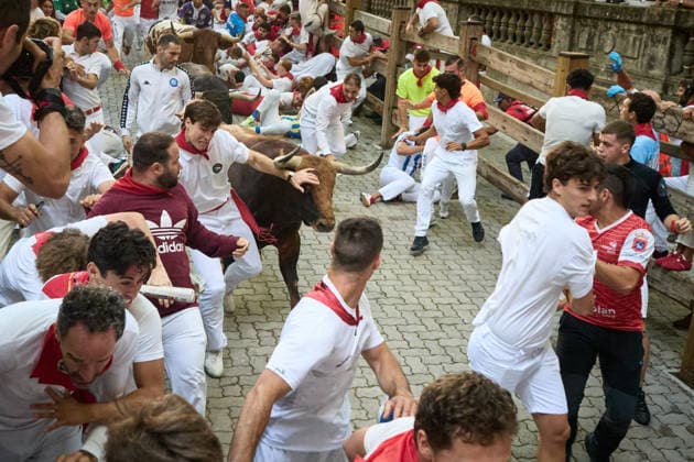 Spanien, Stierhatz im Rahmen des San Fermin Festivals in Pamplona