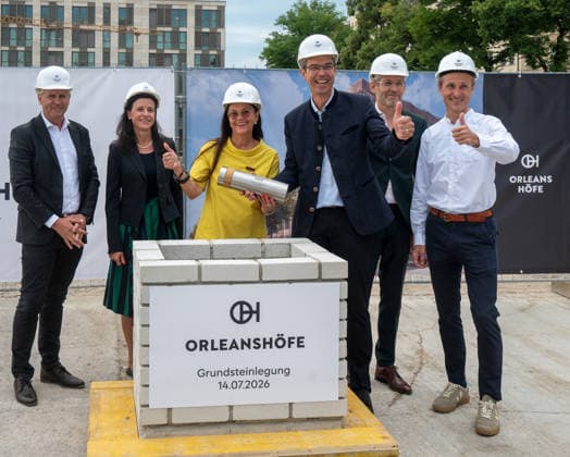 Bayern, Grundsteinlegung der Orleanshöfe in München