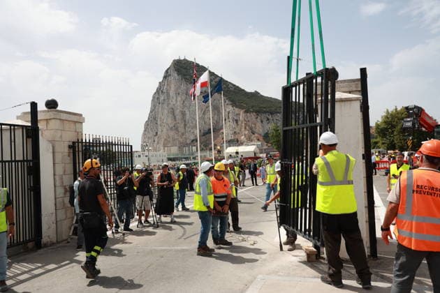 Grenzkontrollen zwischen Spanien und Gibraltar aufgehoben, Abriss des Grenzzauns