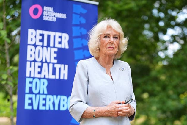 Royals, Königin Camilla besucht die Royal Osteoporosis Society in London