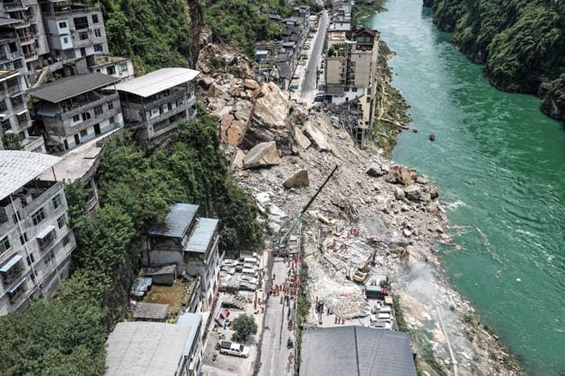 China, Erdrutsch am Wujiang Fluss in der Provinz Chongqing