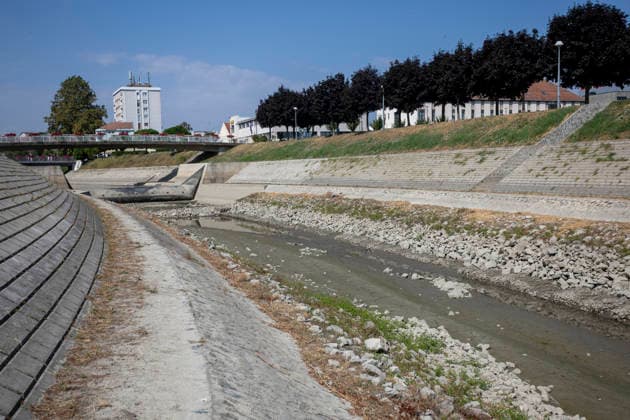 Kroatien, Niedrigwasser an der Vuka bei Vukovar