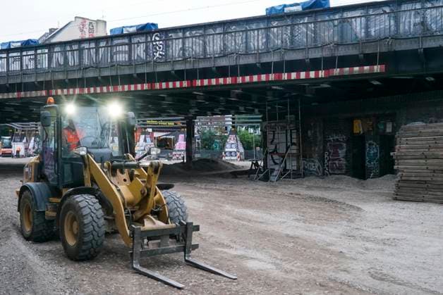 Hamburg, Transportvorbereitungen für neue Sternbrücke an Kreuzung Stresemannstraße und Max-Brauer-Allee